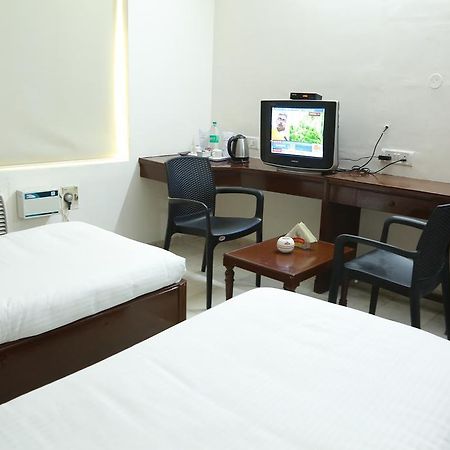 Hotel Shridevi Park Ченай Екстериор снимка