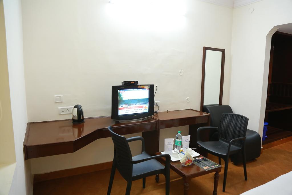 Hotel Shridevi Park Ченай Екстериор снимка