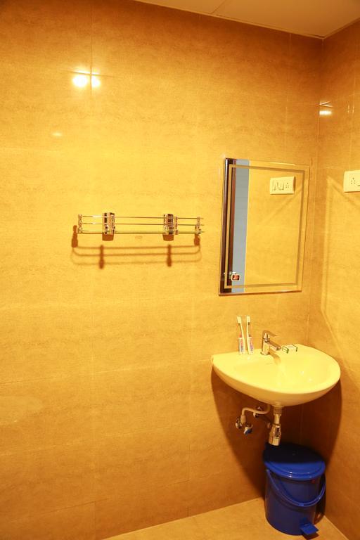 Hotel Shridevi Park Ченай Екстериор снимка