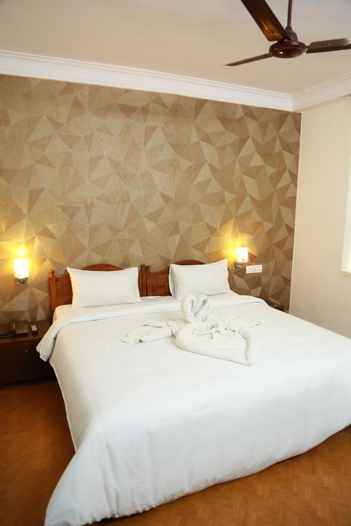 Hotel Shridevi Park Ченай Екстериор снимка