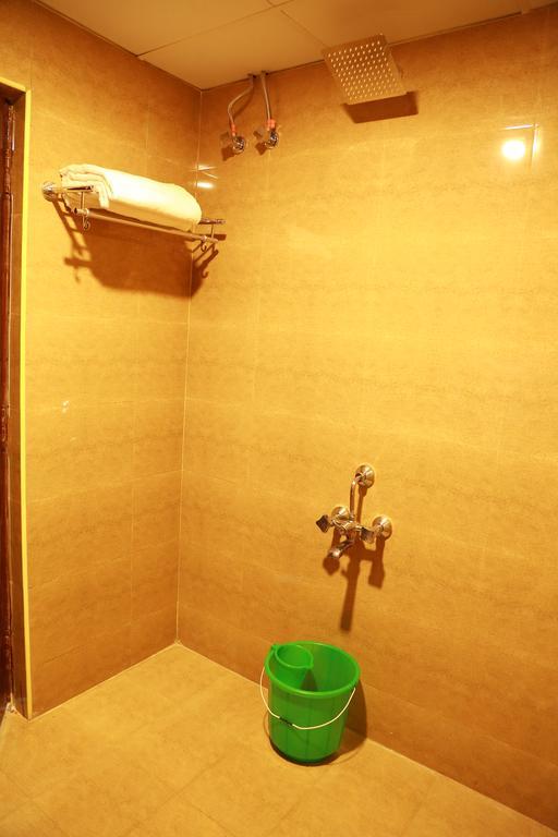 Hotel Shridevi Park Ченай Екстериор снимка