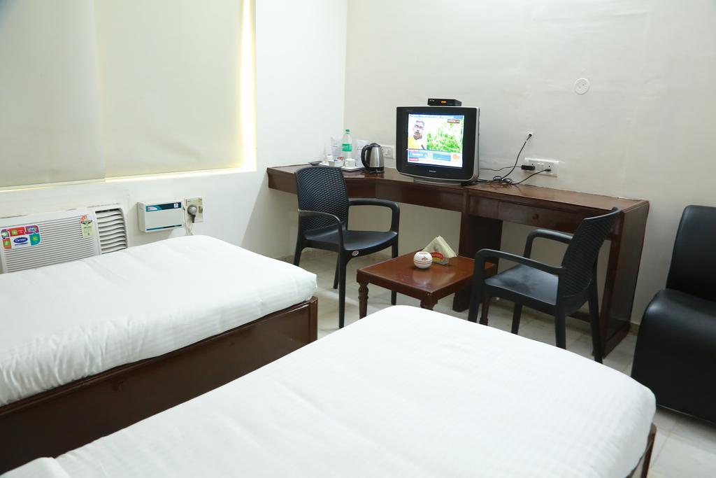 Hotel Shridevi Park Ченай Екстериор снимка