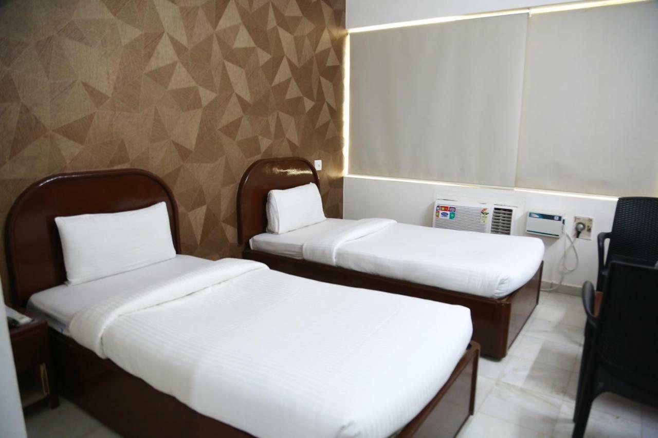 Hotel Shridevi Park Ченай Екстериор снимка