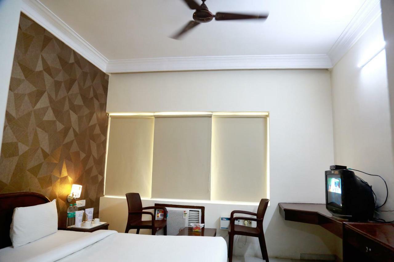 Hotel Shridevi Park Ченай Екстериор снимка
