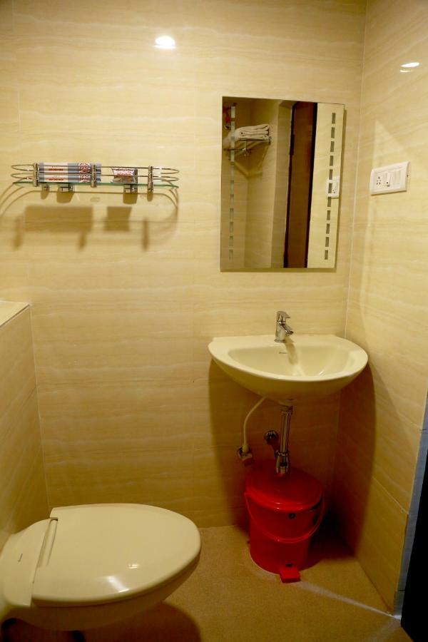 Hotel Shridevi Park Ченай Екстериор снимка