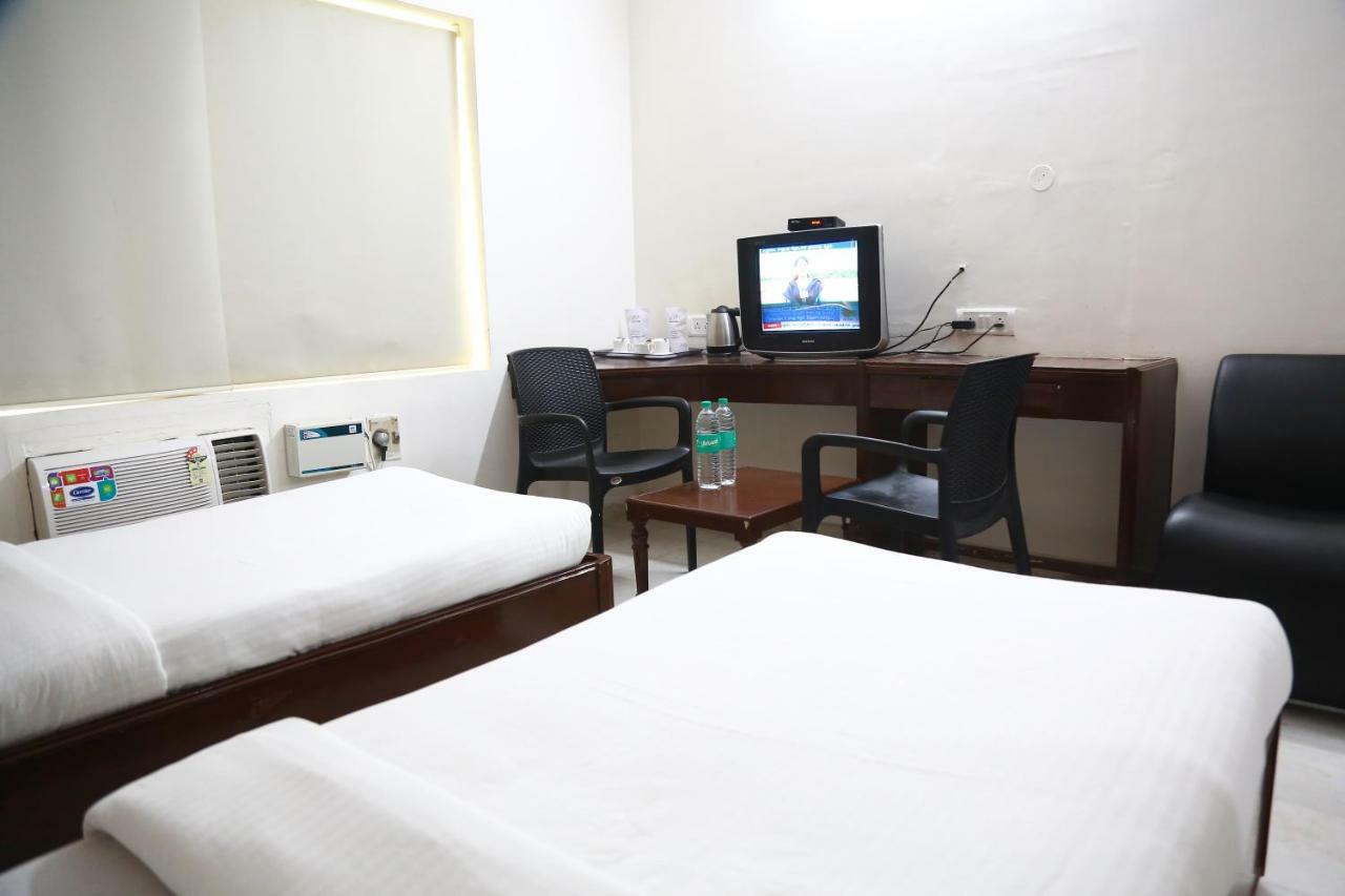 Hotel Shridevi Park Ченай Екстериор снимка