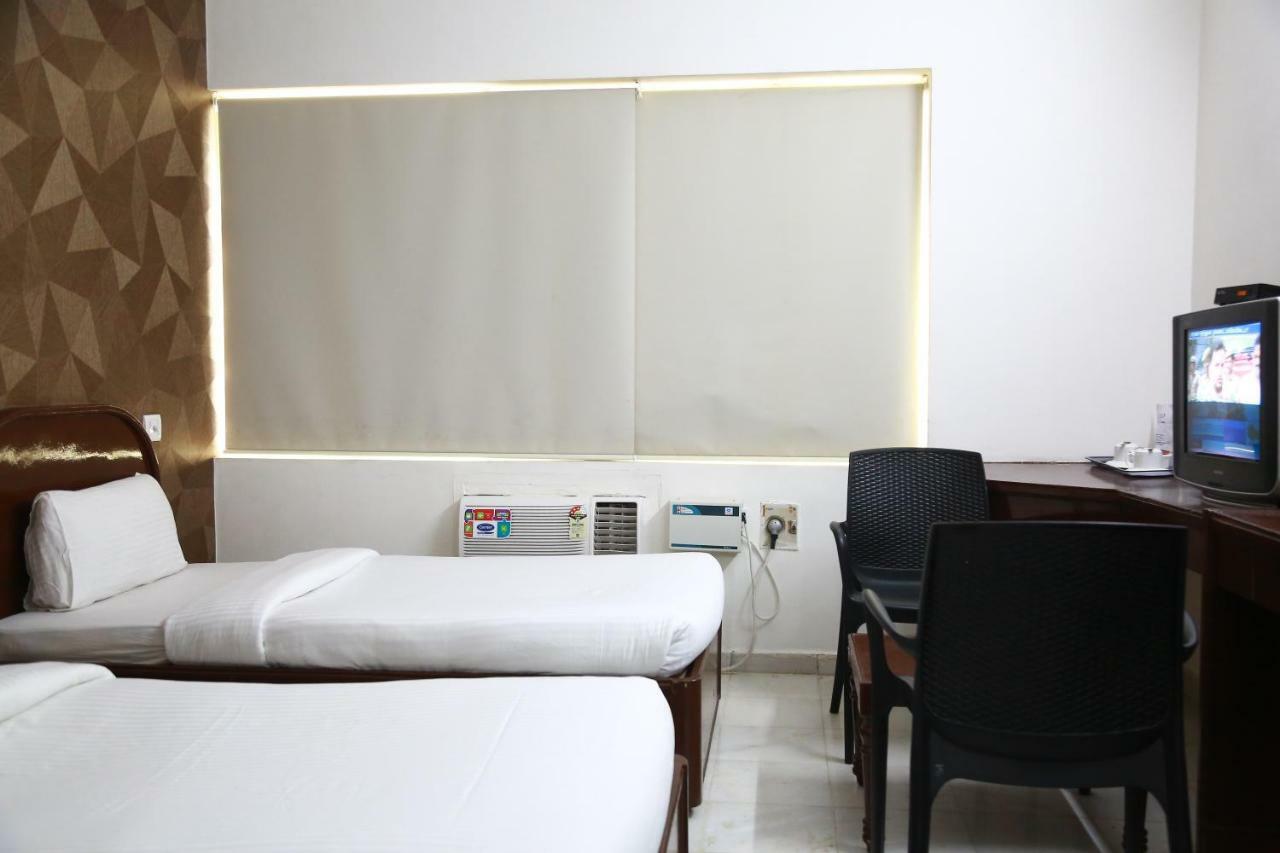 Hotel Shridevi Park Ченай Екстериор снимка